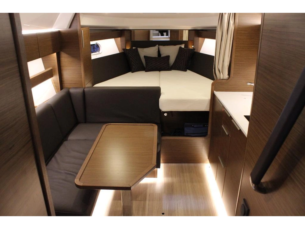 Bavaria S33 Ht Volvo D3-220 Evc 2021 alt