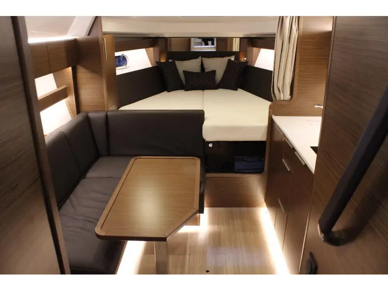 2021 Bavaria Motoryachts S33 HT VOLVO D3-220 EVC thumbnail 12