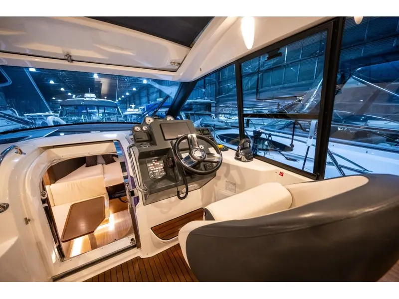 2018 Bavaria Motoryachts S33 HT VOLVO D3-220 thumbnail 9