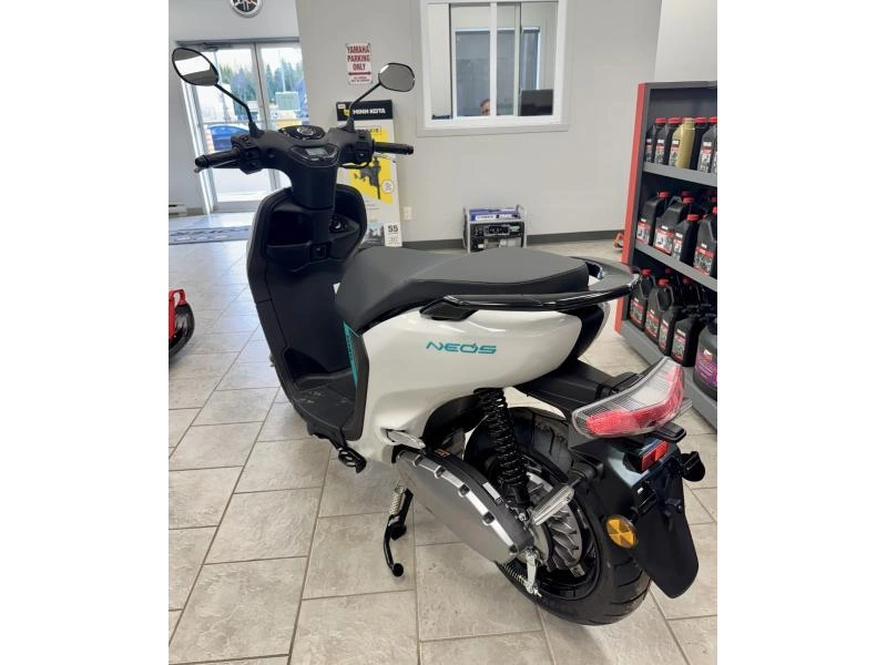 2025 Yamaha Neo's Electric Scooter alt