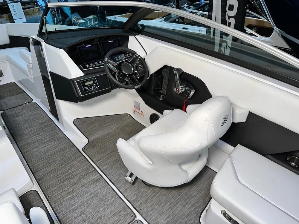 Four Winns H6 Mercruiser 6.2l / Bravo 3 - Demo 2025 alt