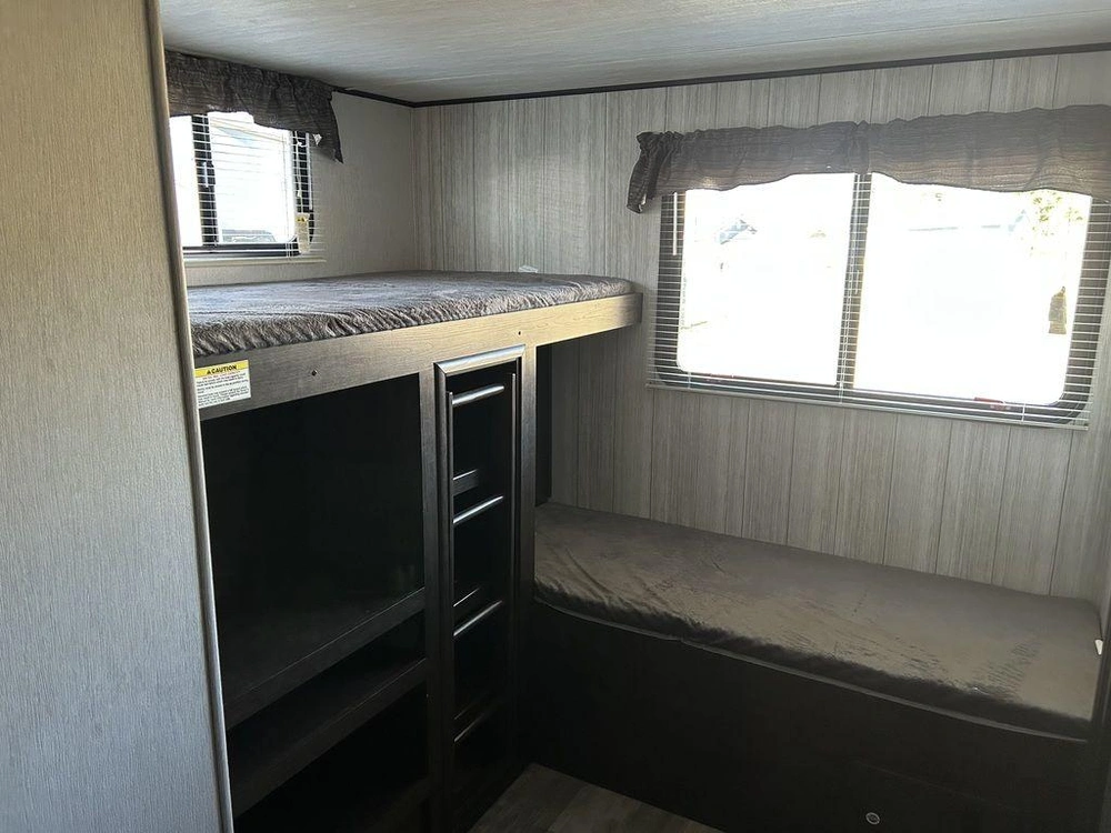 2020 Heartland Pioneer Ds 320 alt