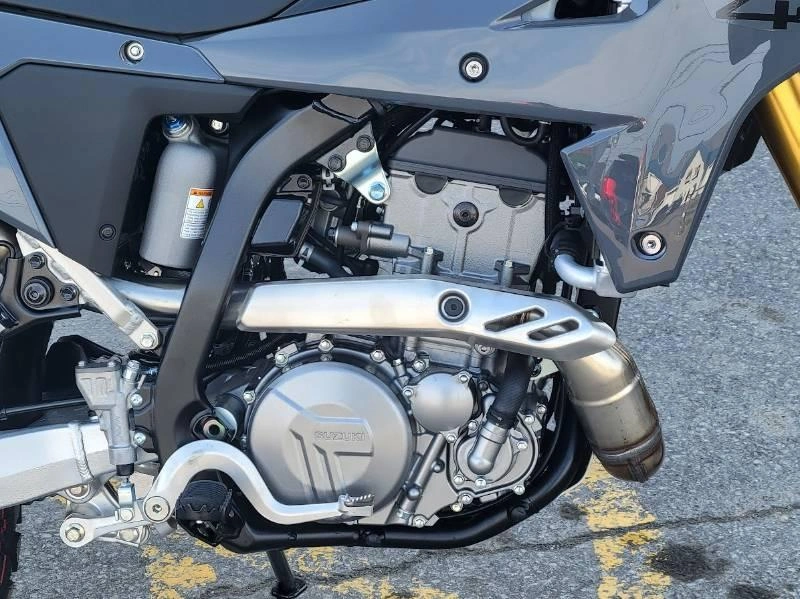 2025 Suzuki Dr-z4s alt