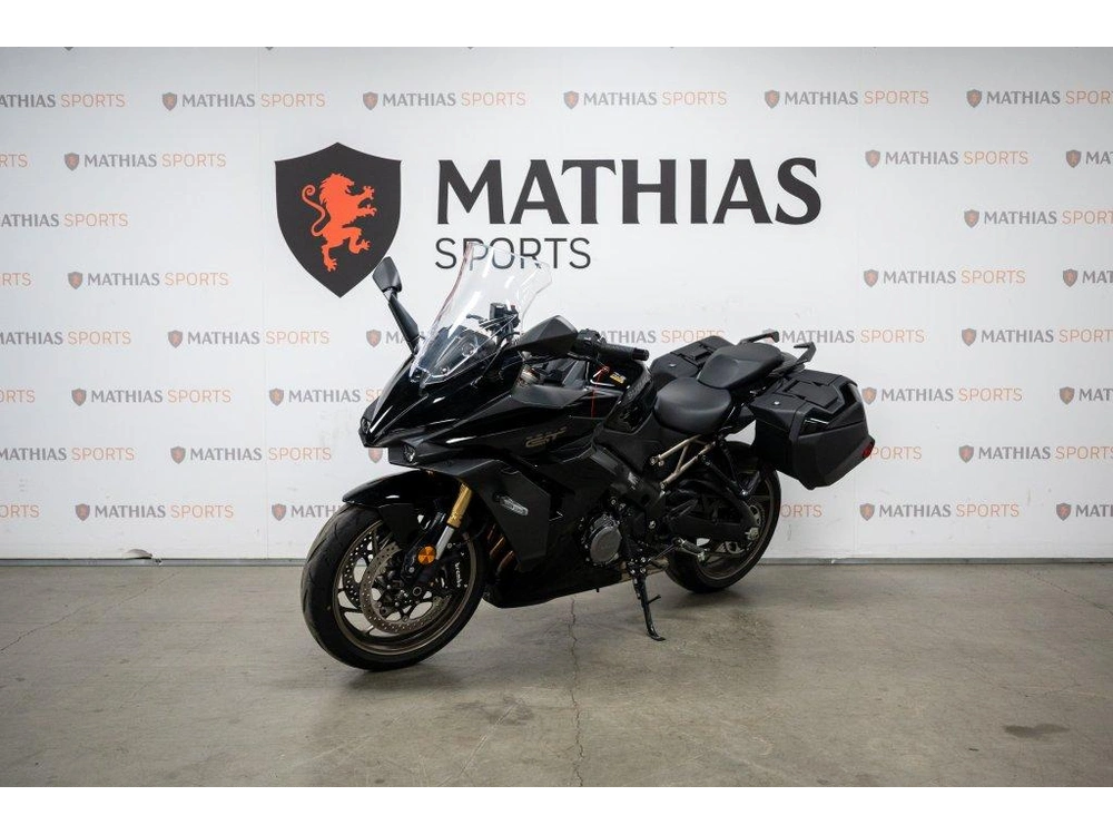 2024 Suzuki Gsxs 1000 Gt alt