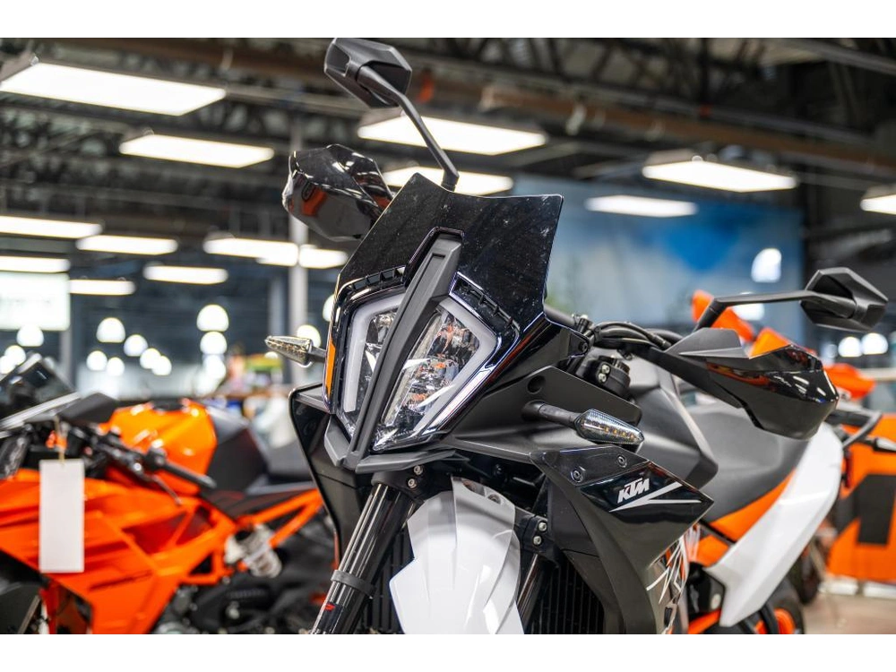 2024 Ktm 890 Smt alt