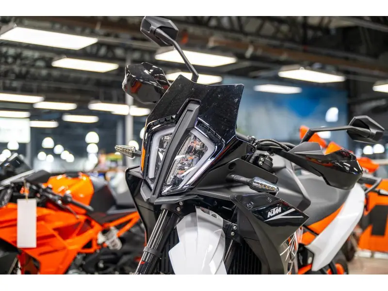 2024 KTM 890 SMT thumbnail 7