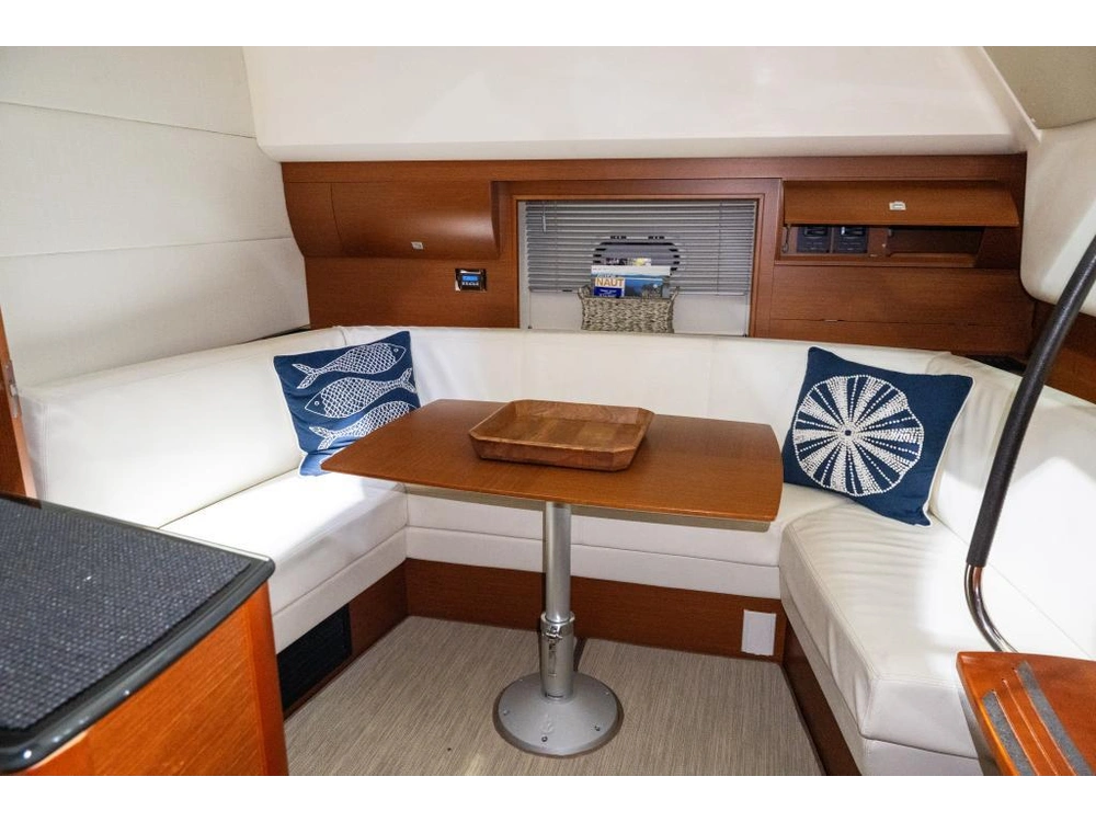 2013 Jeanneau Prestige 390s alt