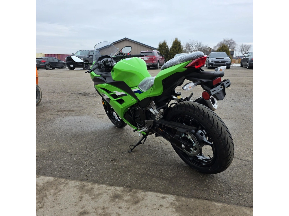 2026 Kawasaki Ninja 300 alt