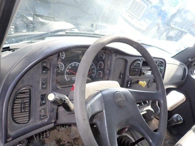 Freightliner M2106 2005