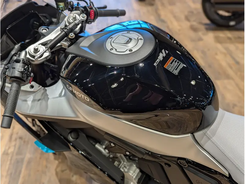 2026 CFMOTO 675SS // Nebula Black thumbnail 9