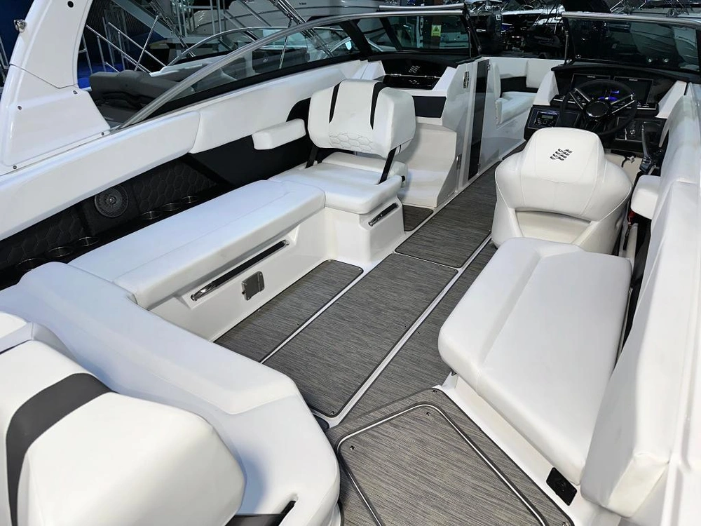 Four Winns H6 Mercruiser 6.2l / Bravo 3 - Demo 2025 alt