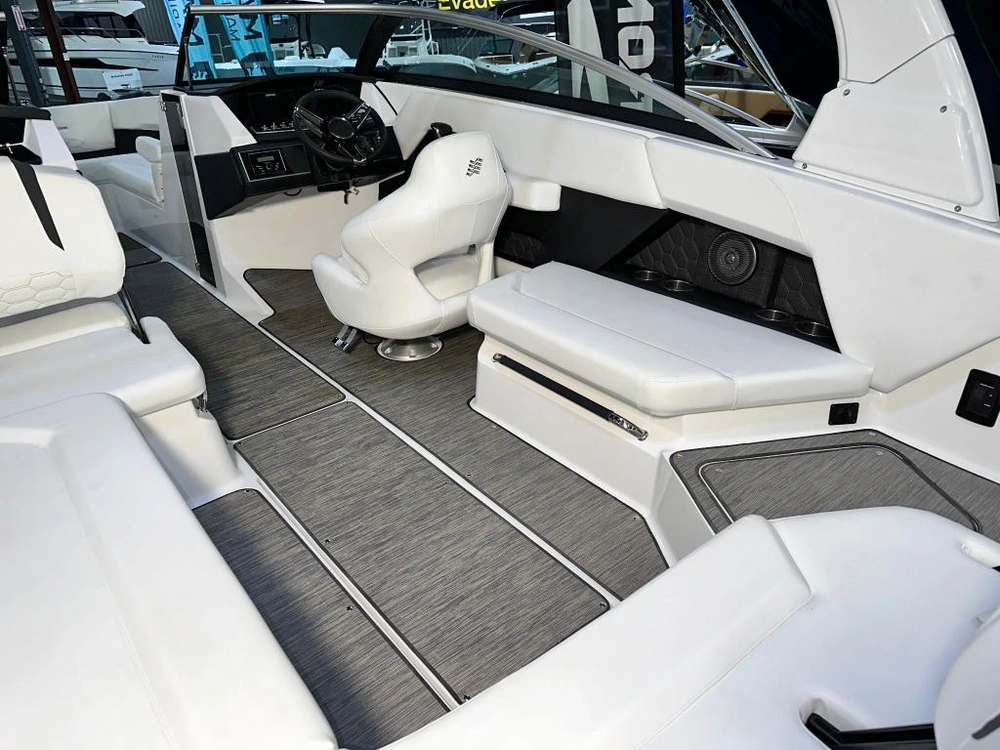 Four Winns H6 Mercruiser 6.2l / Bravo 3 - Demo 2025 alt