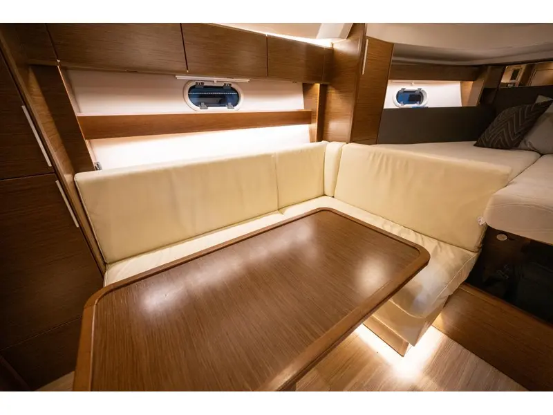 2018 Bavaria Motoryachts S33 HT VOLVO D3-220 thumbnail 13