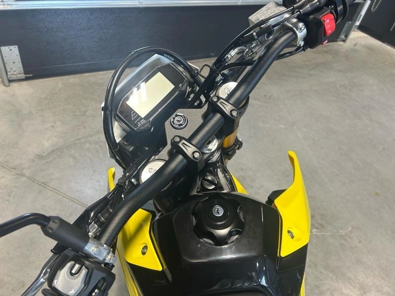 Suzuki Dr-z400s Champion Yellow No2 2025 alt