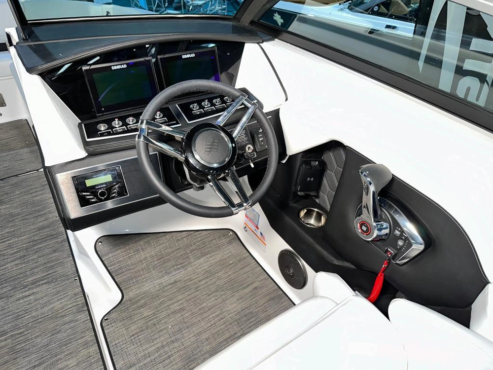 Four Winns H6 Mercruiser 6.2l / Bravo 3 - Demo 2025 alt