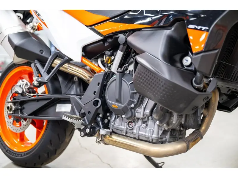 2024 KTM 890 SMT thumbnail 8