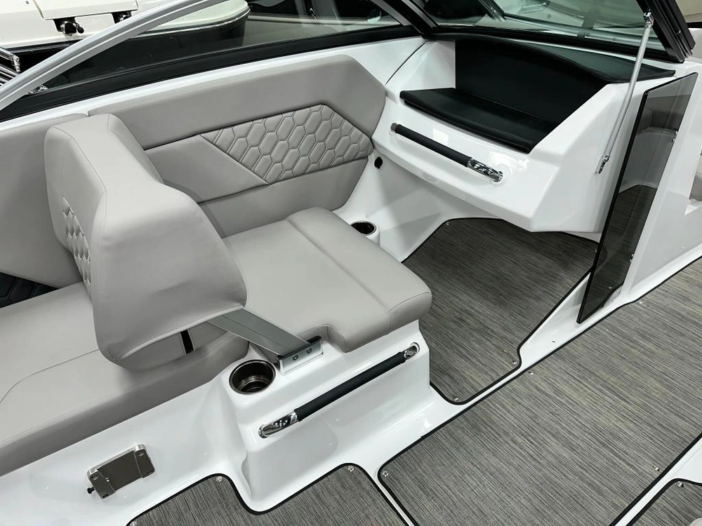 Four Winns H1 Mercruiser 4.5l / Alpha 2023 alt