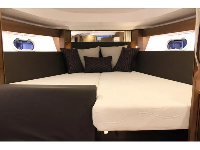 2021 Bavaria Motoryachts S33 HT VOLVO D3-220 EVC thumbnail 16