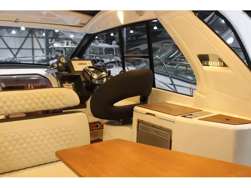 2021 Bavaria Motoryachts S33 HT VOLVO D3-220 EVC thumbnail 8