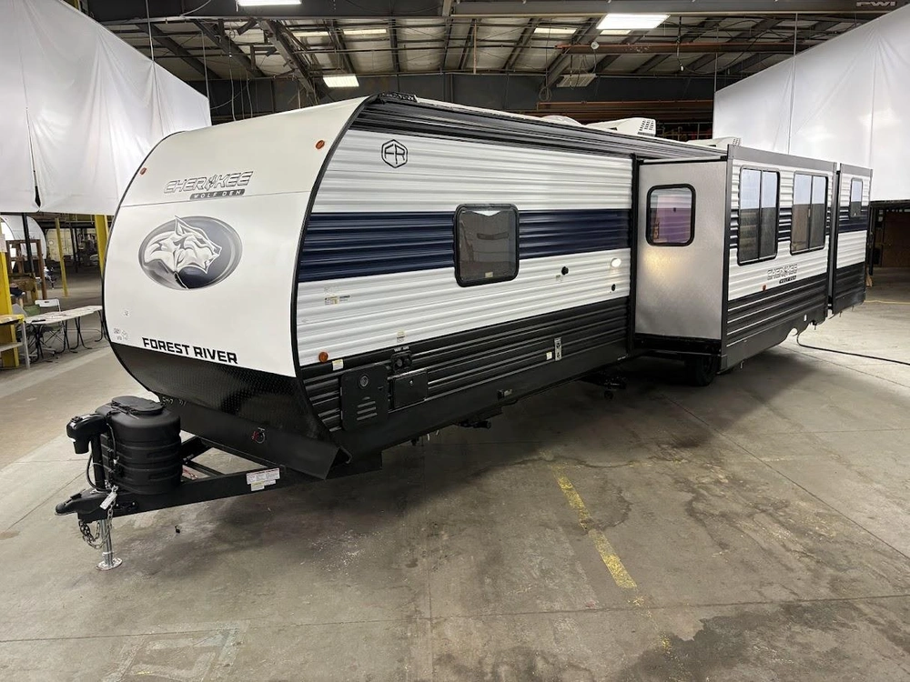 Forest River Wolf Den 304sr 2026 alt