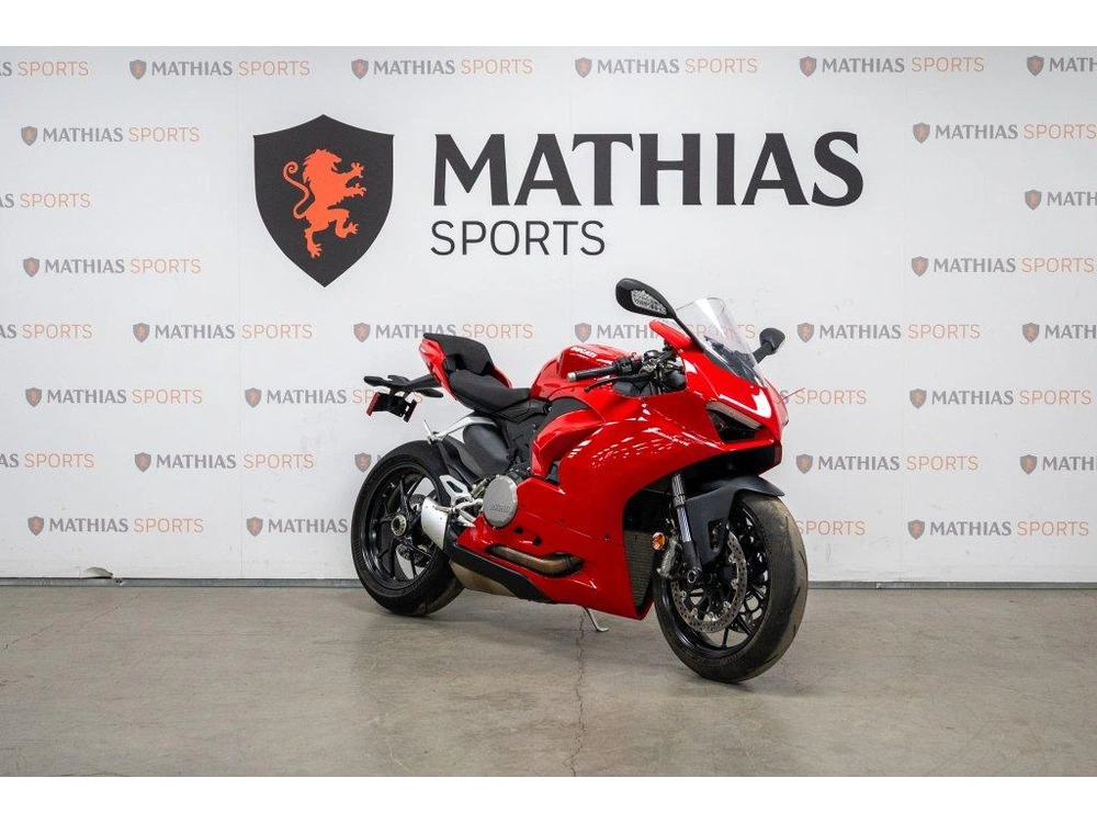 2025 Ducati Panigale V2 alt