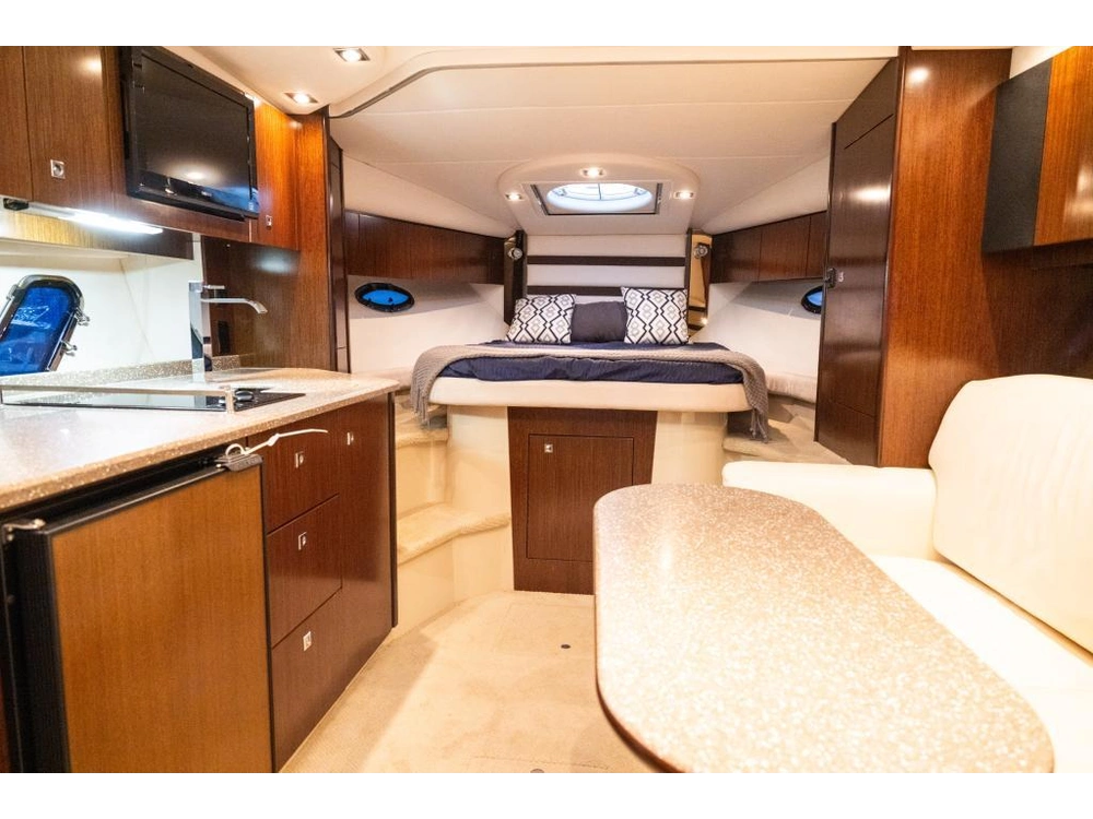 Cruisers Yachts 350 Express 2012 alt