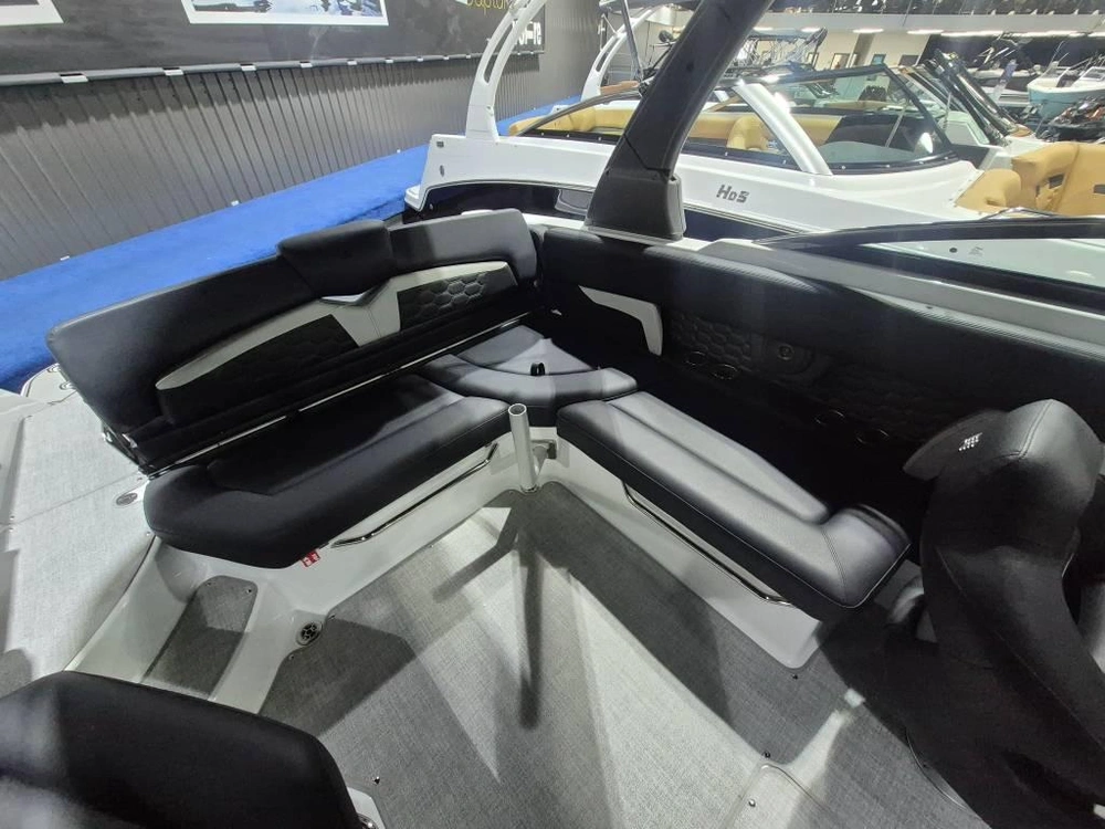 Four Winns Hd8 6.2l/350hp 2026 alt