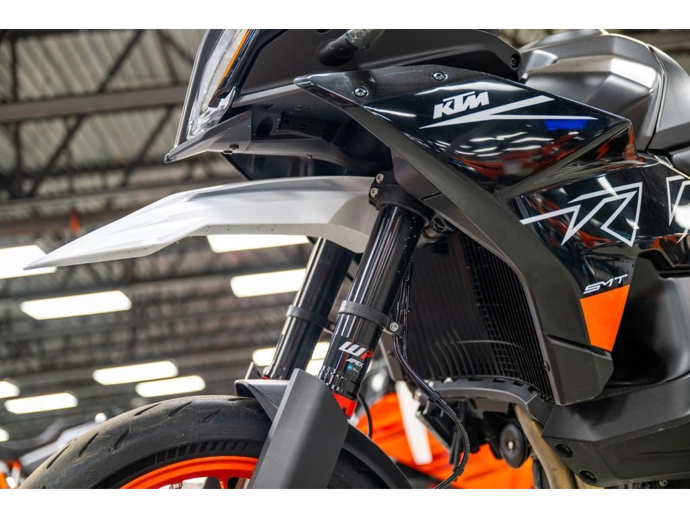2024 Ktm 890 Smt alt