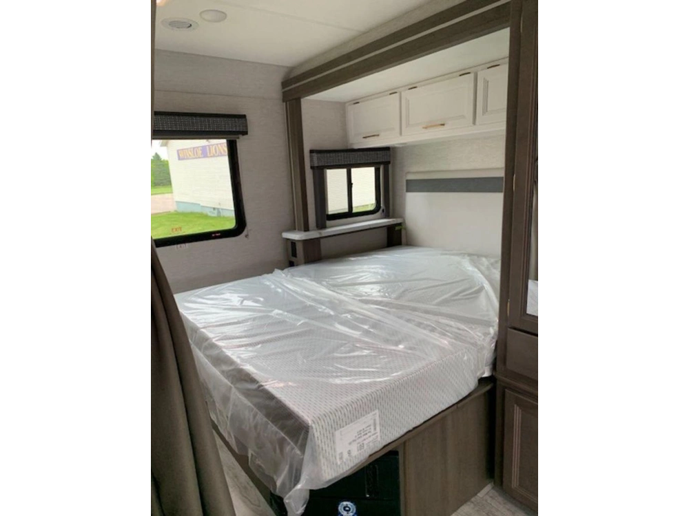 2024 Thor Motor Coach Chateau 24f alt