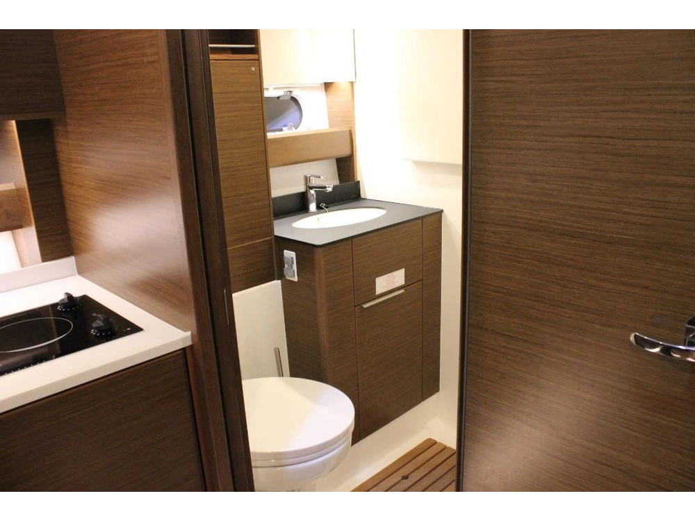 Bavaria S33 Ht Volvo D3-220 Evc 2021 alt