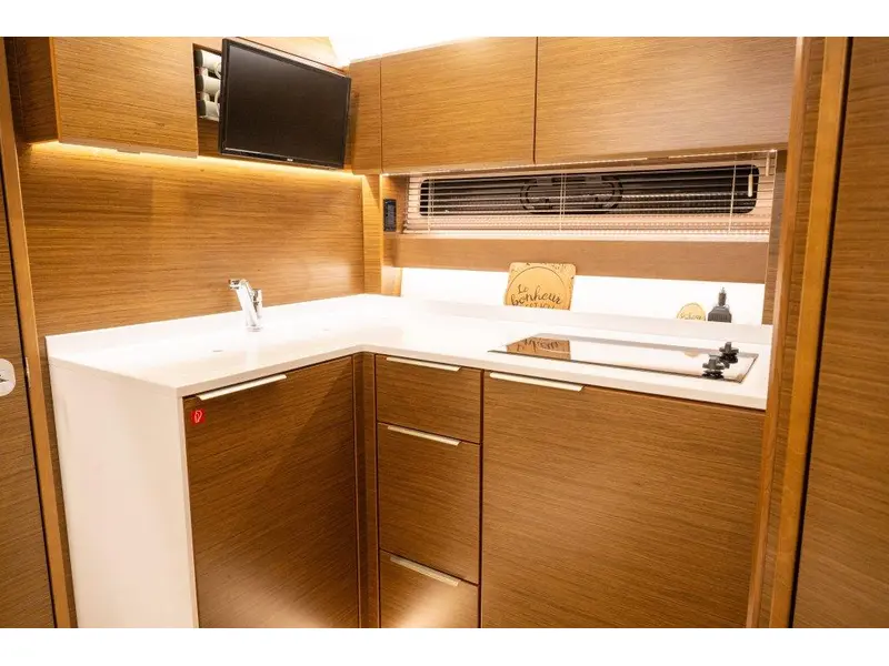 2021 Bavaria Motoryachts S36 COUPE VOLVO D3-220 EVC *SUR RENDEZ-VOUS* thumbnail 14