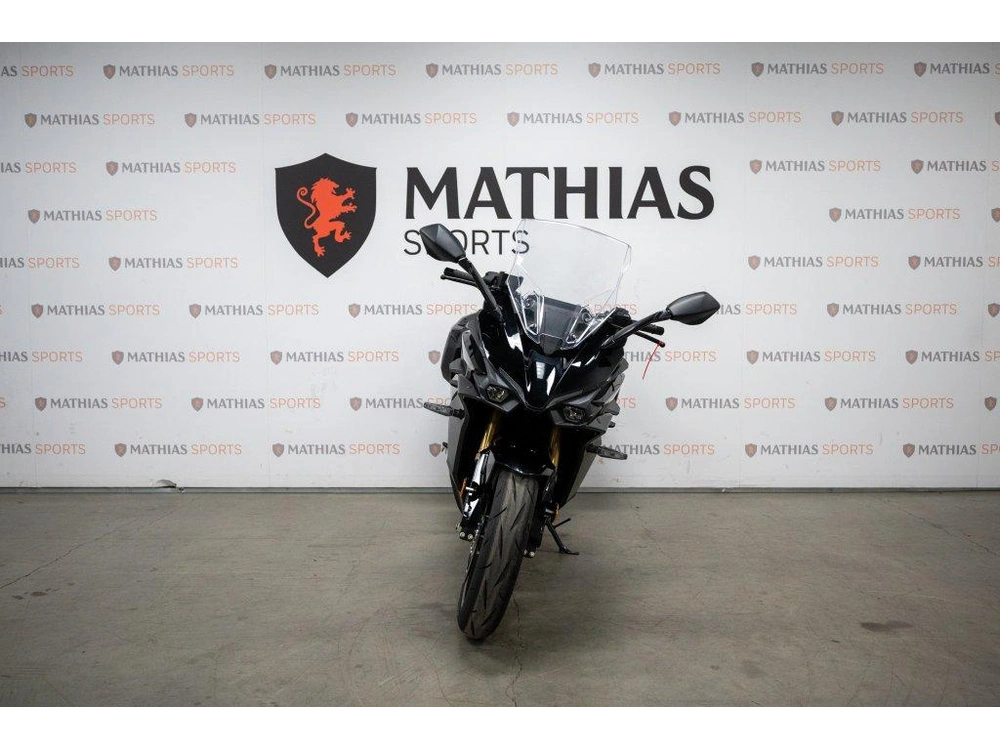 2024 Suzuki Gsxs 1000 Gt alt