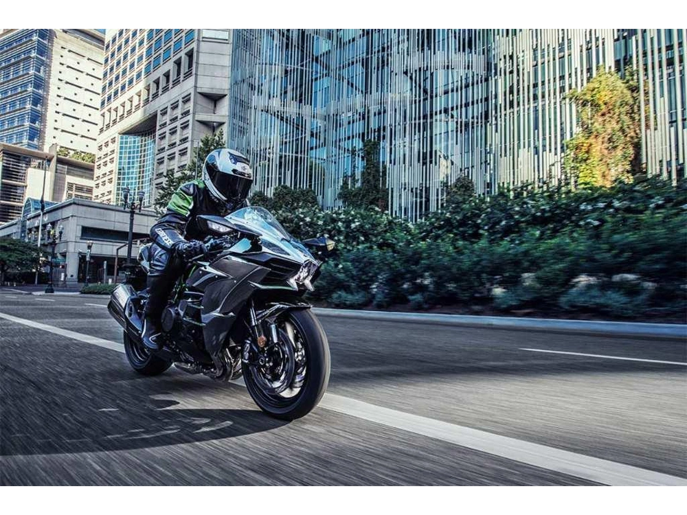 2026 Kawasaki Ninja H2 alt