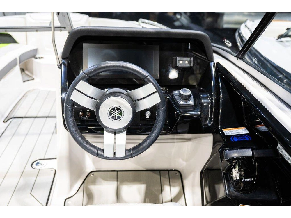 Yamaha 212 Xe Surf 2022 alt