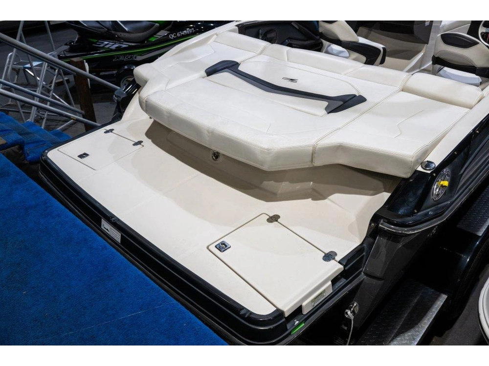 Monterey Boats 214 Ss Br 2014 alt