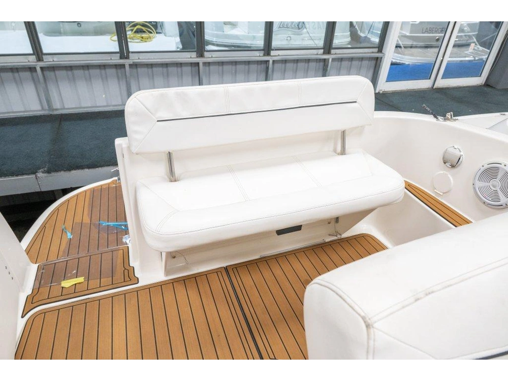 Bayliner 245 2012 alt