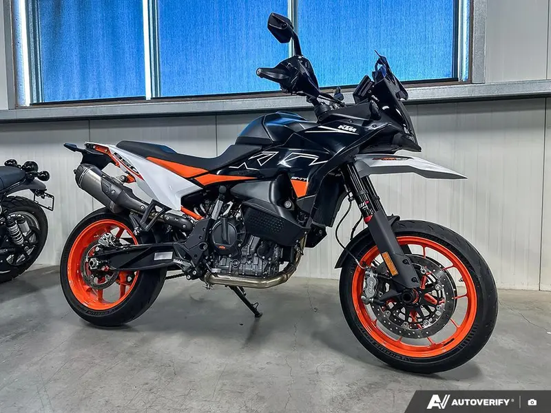 2024 KTM 890 SMT thumbnail 3