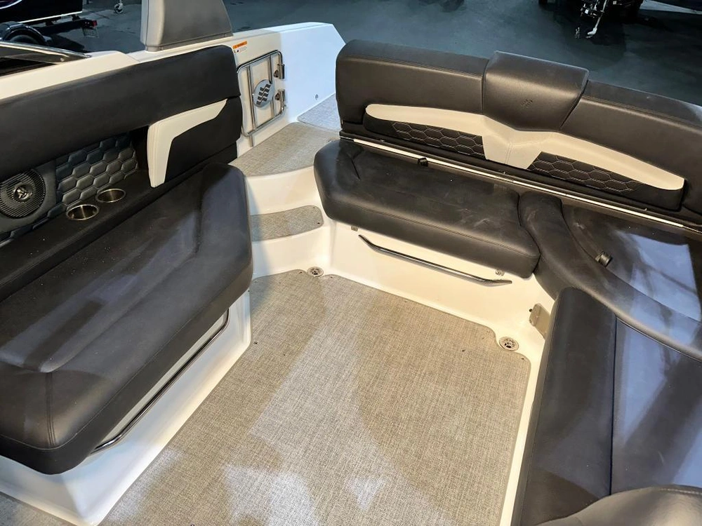 Four Winns Hd8 Mercruiser 6.2l / Bravo 3 2024 alt