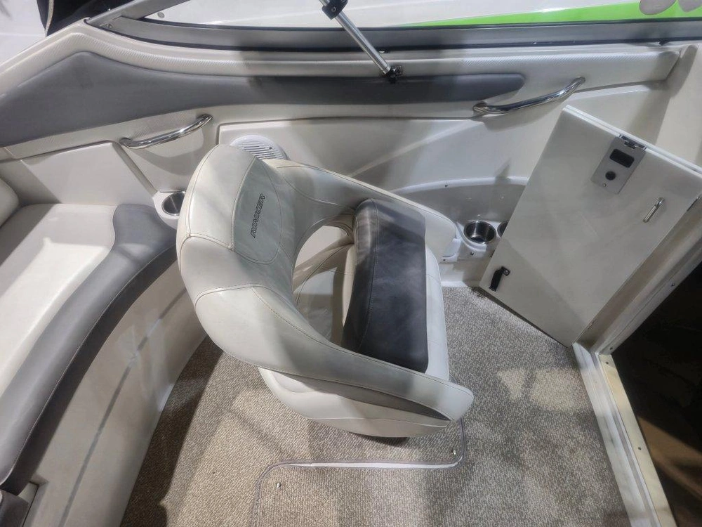 Rinker Boat Co 220 Mtx Cuddy 2011 alt