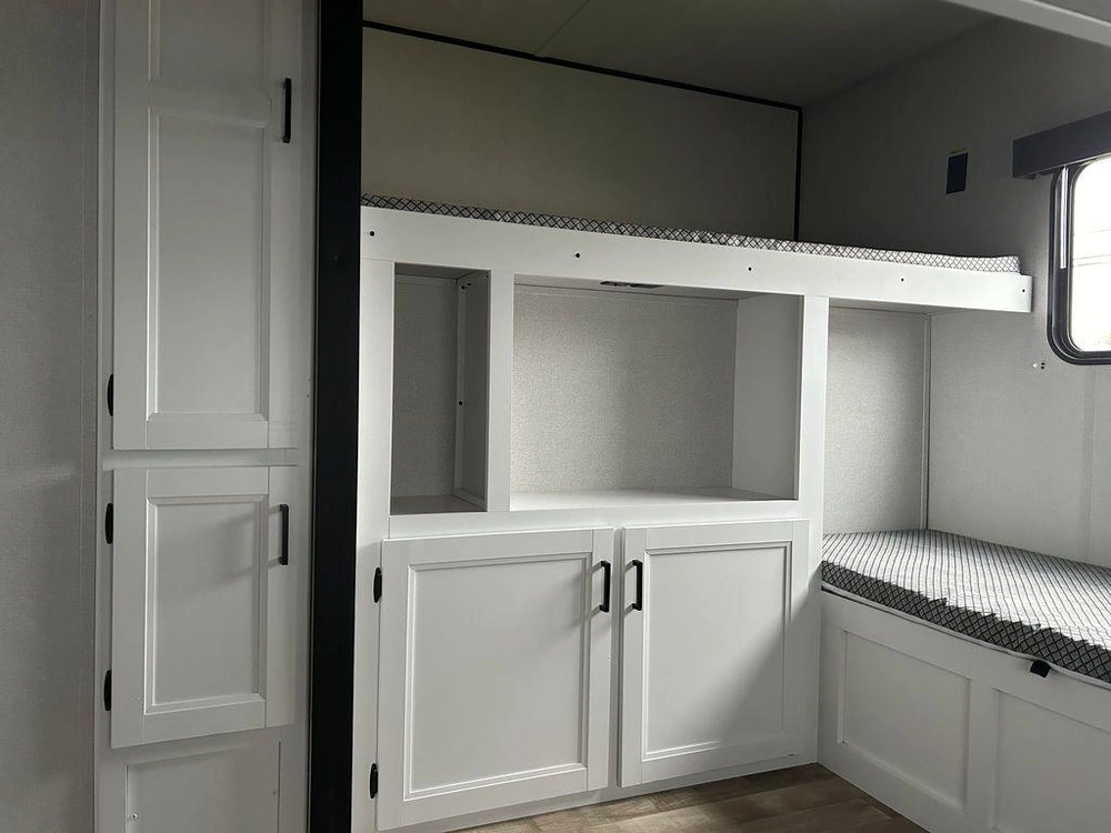 2022 Keystone Rv Hideout 318br alt