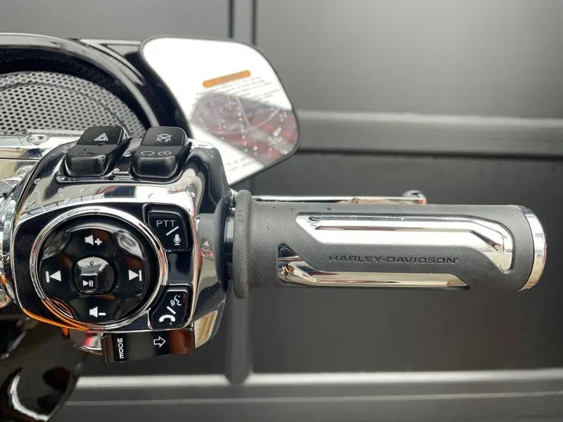 2026 Harley-Davidson FLHXSE - CVO™ Street Glide® thumbnail 15