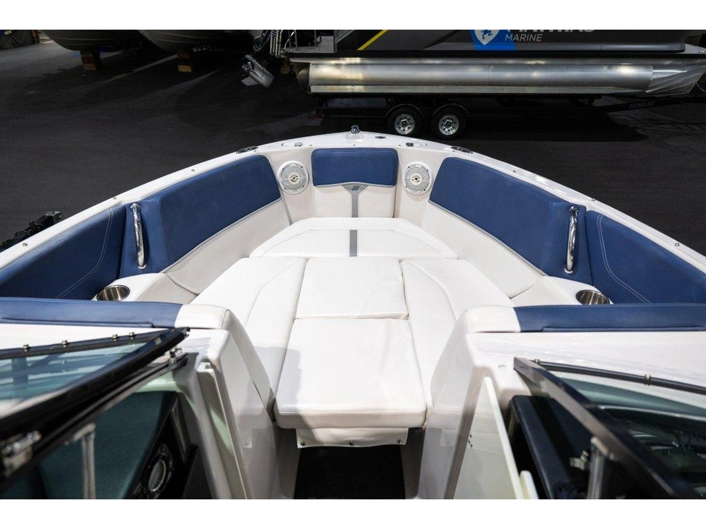 2012 Four Winns 230 Horizon alt