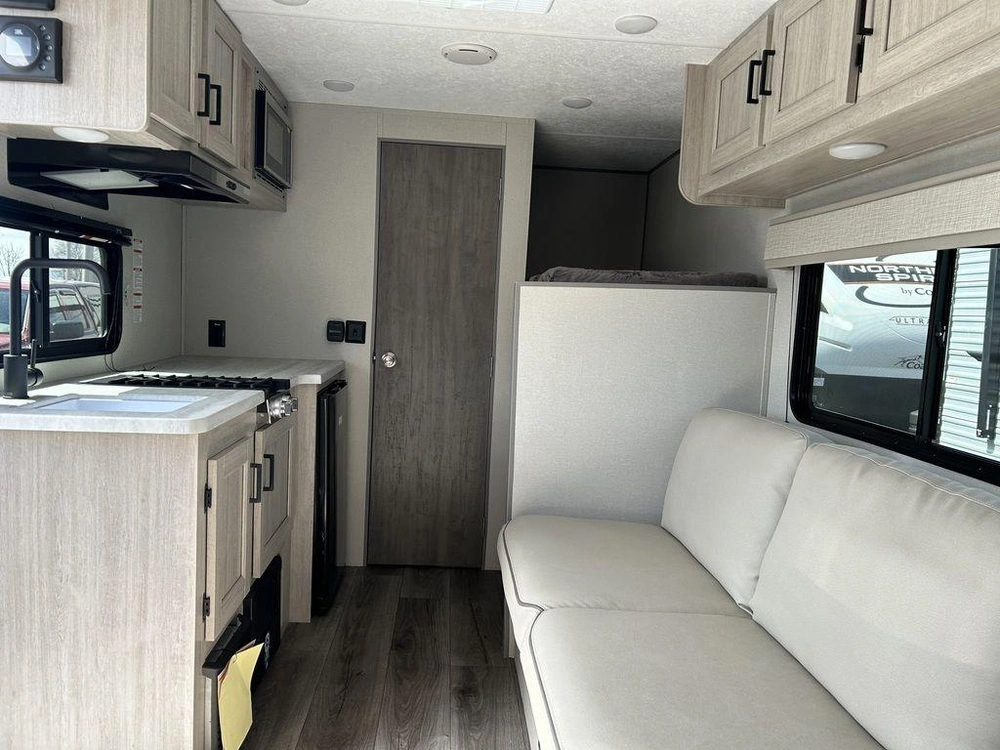 2024 Coachmen Catalina Summit Series 7 164bhx alt