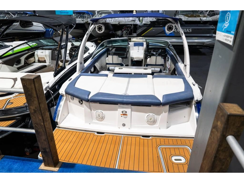 2012 Four Winns 230 Horizon alt