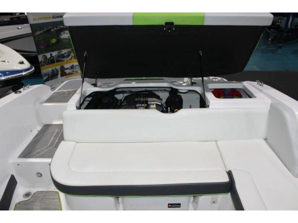 2015 Regal 1900 Esx alt