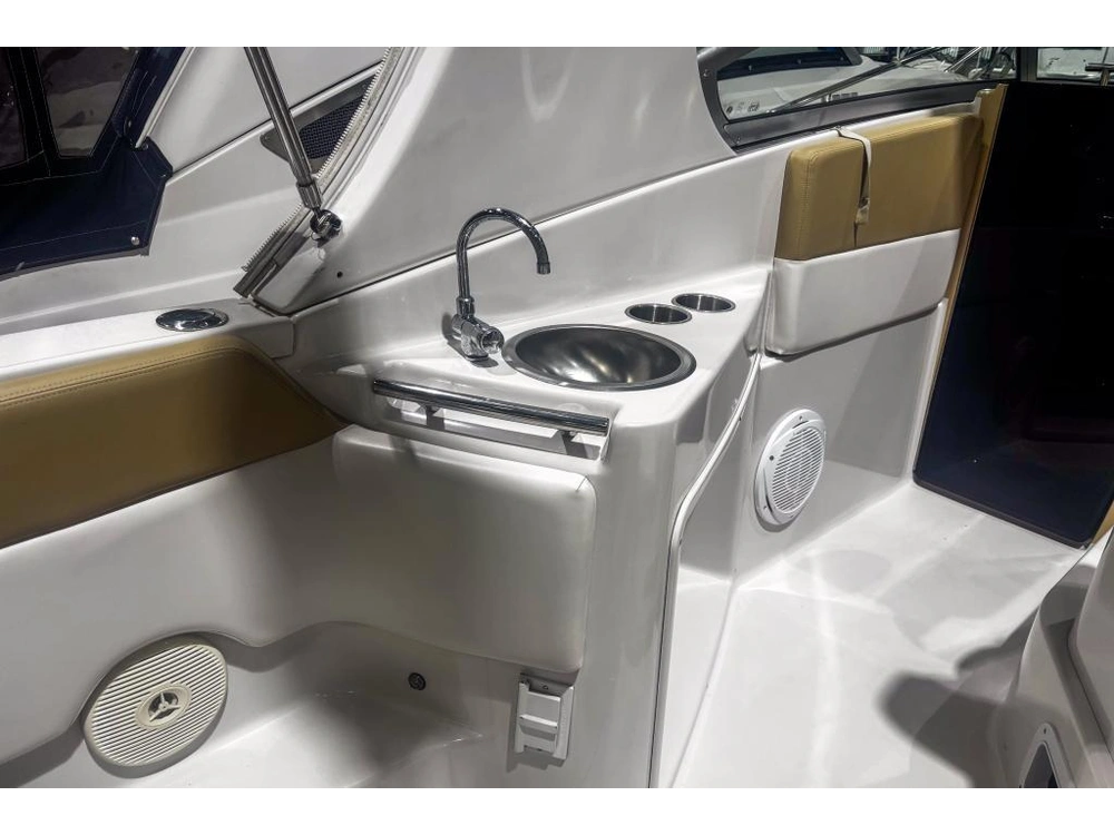 Four Winns 285 Vista 2011 alt