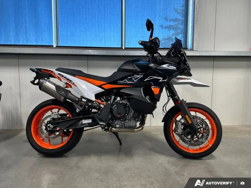 2024 KTM 890 SMT