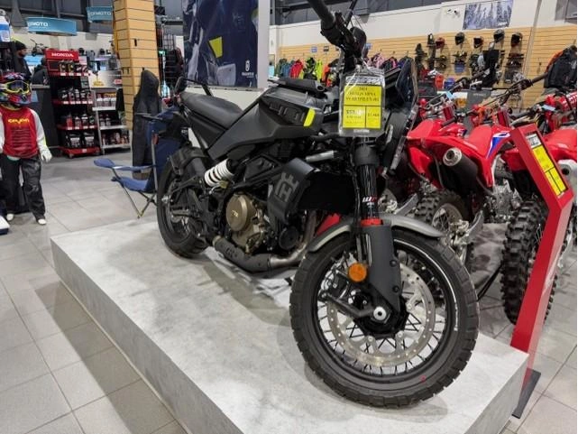 2024 Husqvarna Svartpilen 401 alt