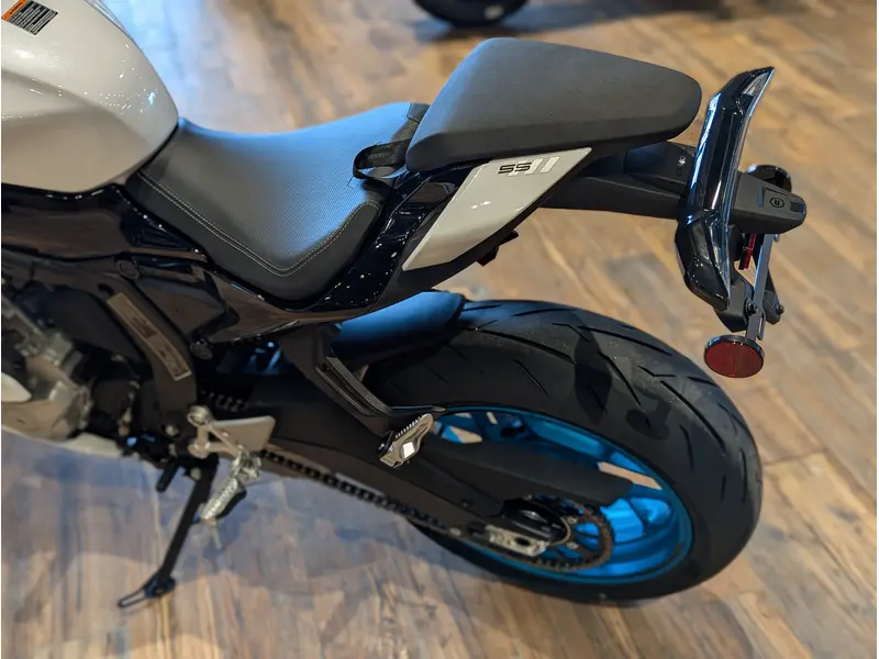 2026 CFMOTO 675SS // Nebula White thumbnail 12