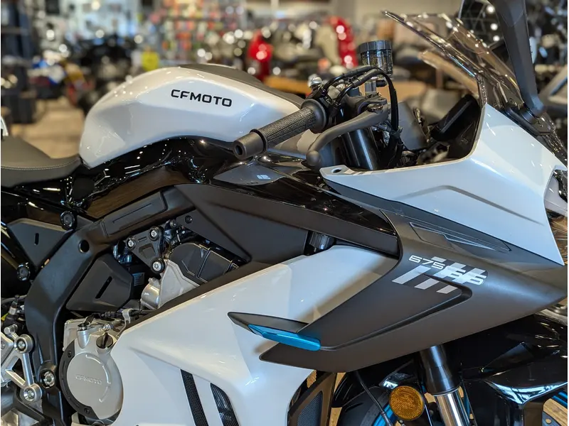 2026 CFMOTO 675SS // Nebula White thumbnail 7